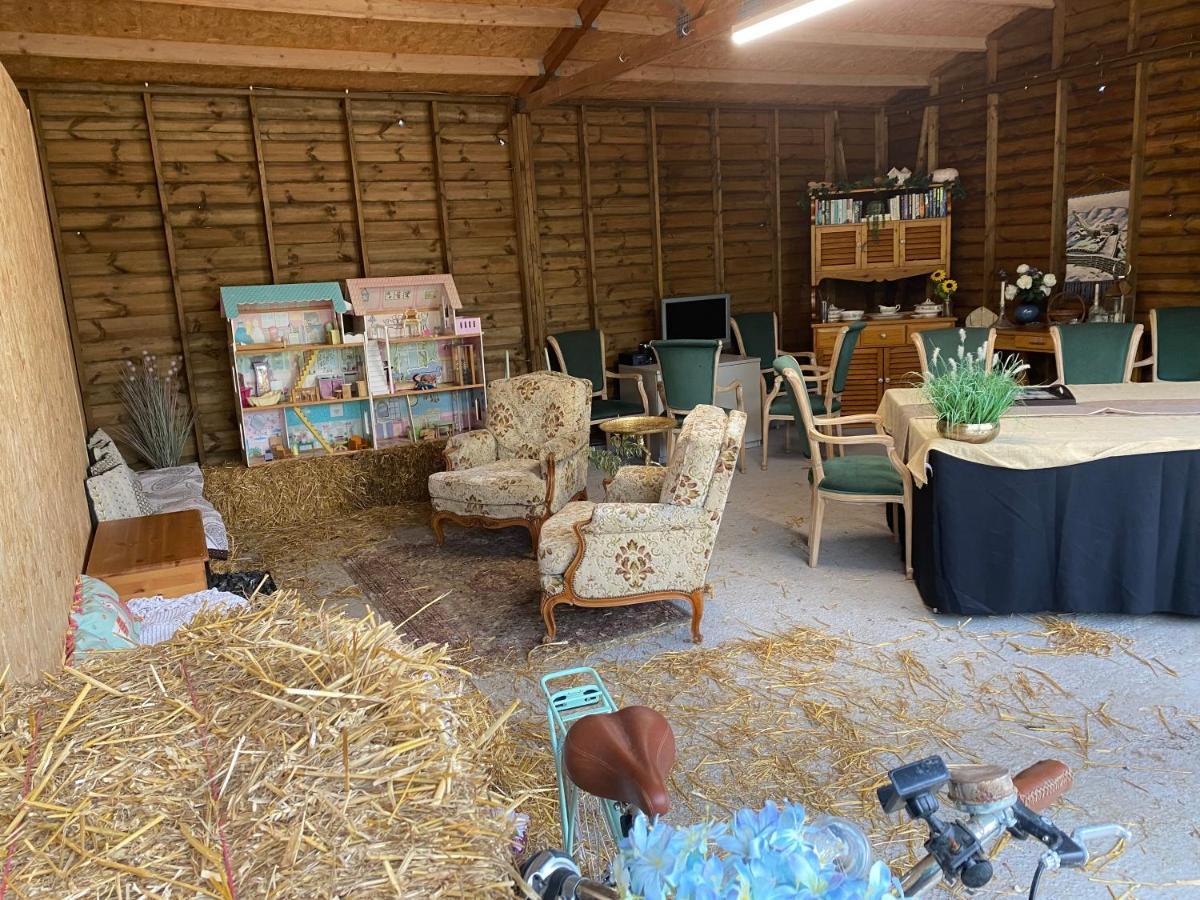 The Piggery Pod Hotel Sittingbourne Ngoại thất bức ảnh
